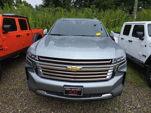 Used 2024 Chevrolet Tahoe High Country w/ Advanced Technology Package AWD/4WD image 2
