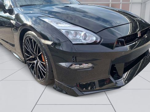 Used 2024 Nissan GT-R Premium w/ Floor Mat Package AWD/4WD image 15