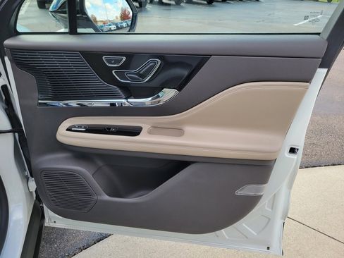 Certified 2022 Lincoln Corsair AWD w/ Equipment Group 101A image 25