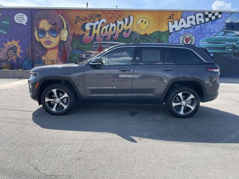 Used 2023 Jeep Grand Cherokee Limited AWD/4WD image 2