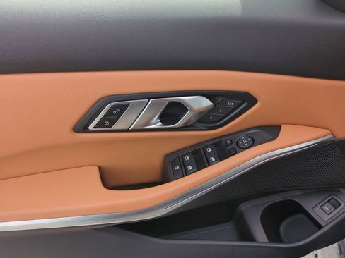 Used 2023 BMW 330i xDrive Sedan w/ Premium Package image 11