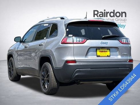 Used 2020 Jeep Cherokee Latitude FWD image 4