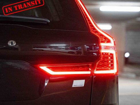 Certified 2023 Volvo XC60 T8 Plus AWD/4WD image 6