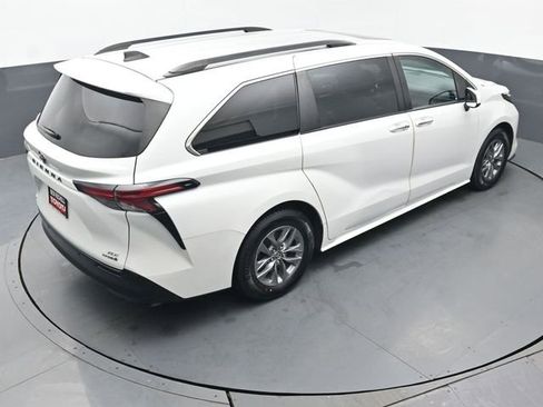 Used 2022 Toyota Sienna XLE image 46