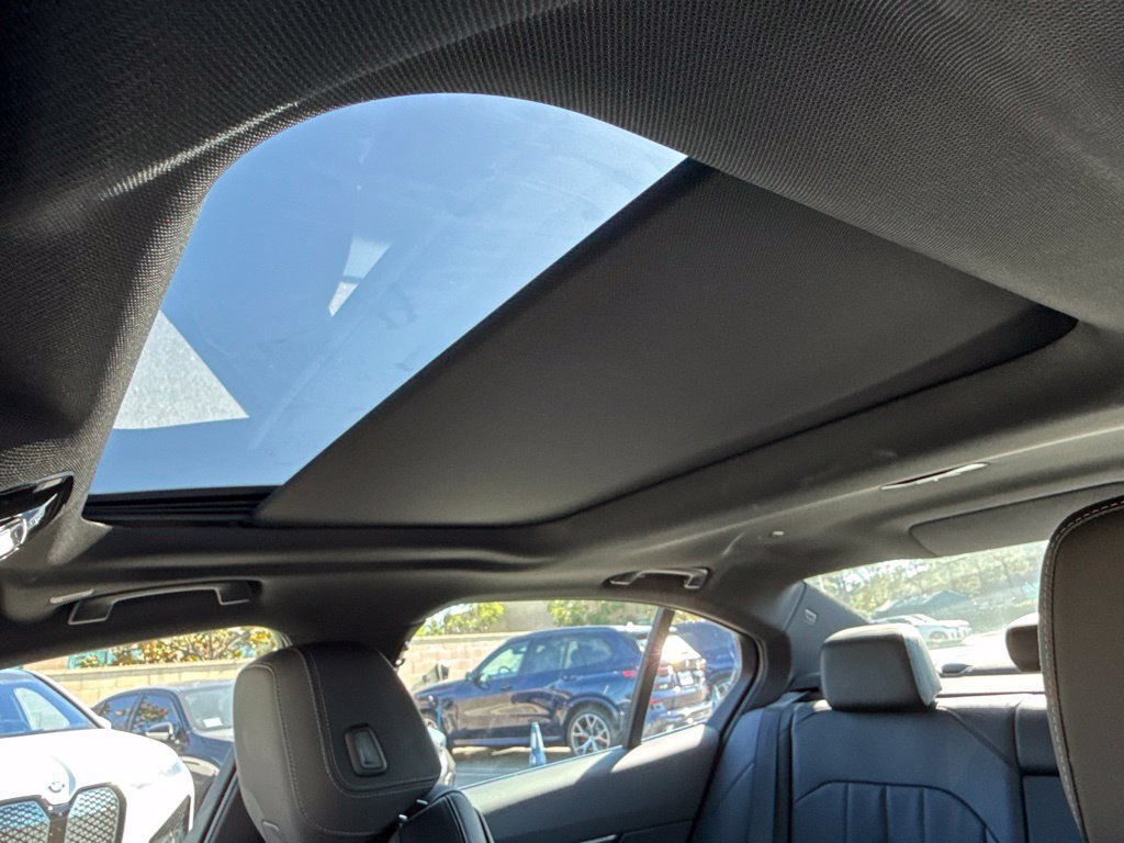 Used 2026 BMW i5 eDrive40 w/ M Sport Package RWD image 22