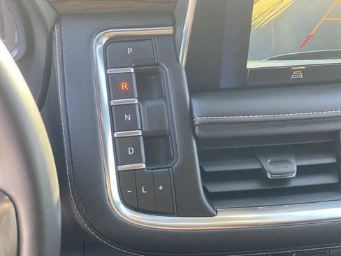 Used 2024 Chevrolet Suburban Premier image 15