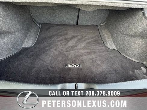 Used 2017 Chrysler 300 C Platinum w/ Safetytec Plus Group AWD/4WD image 21