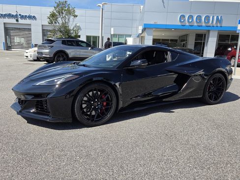 Used 2025 Chevrolet Corvette Z06 RWD image 1
