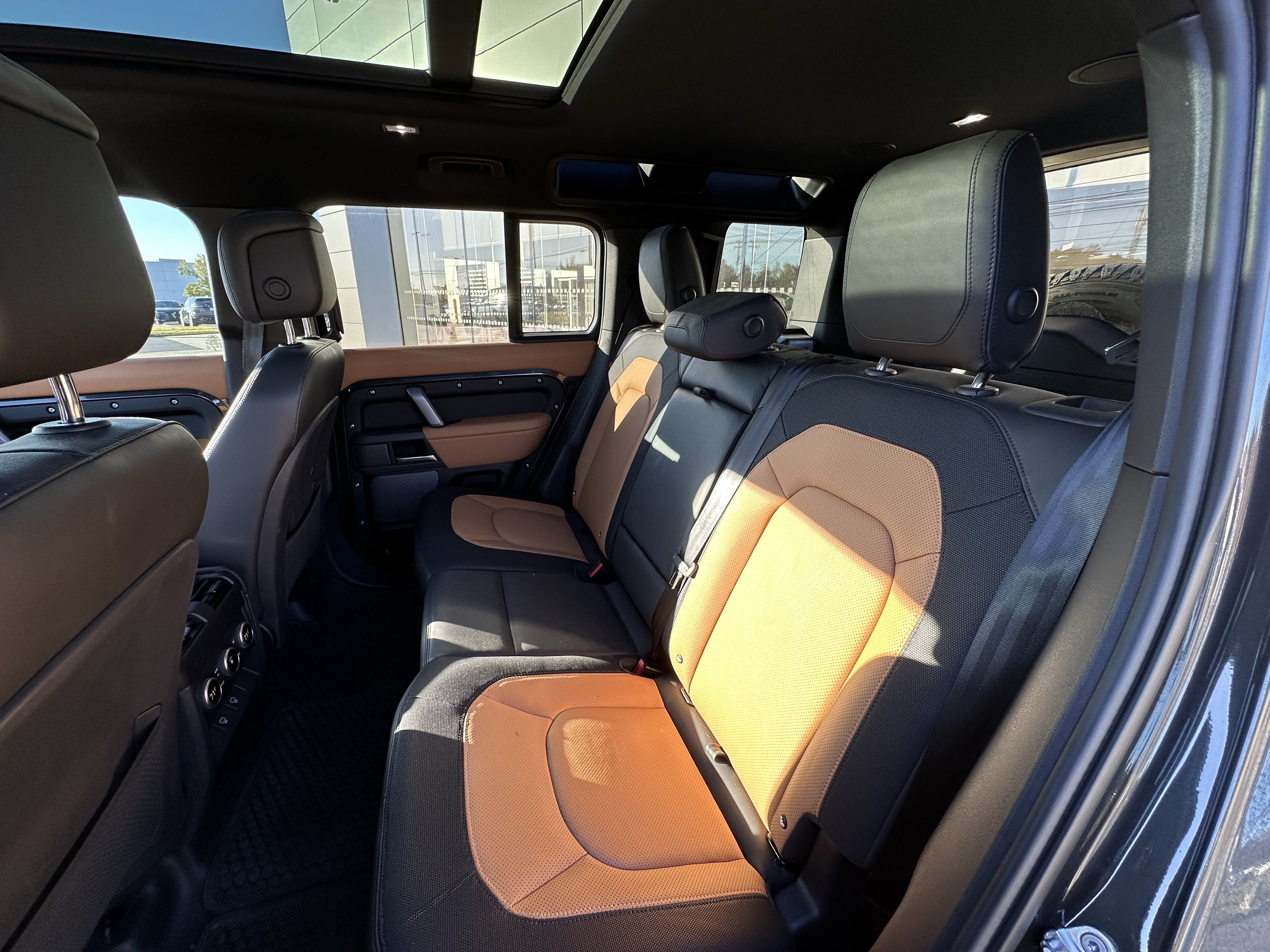 Certified 2024 Land Rover Defender 110 X-Dynamic SE AWD/4WD image 30