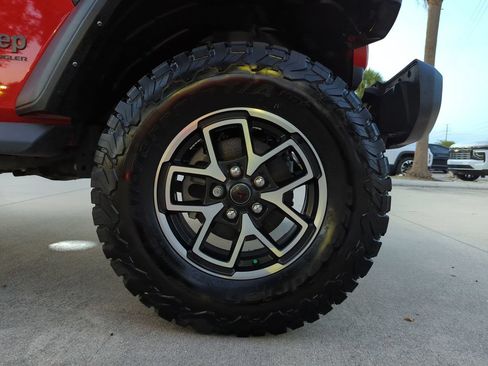 Used 2024 Jeep Wrangler Unlimited Rubicon AWD/4WD image 27