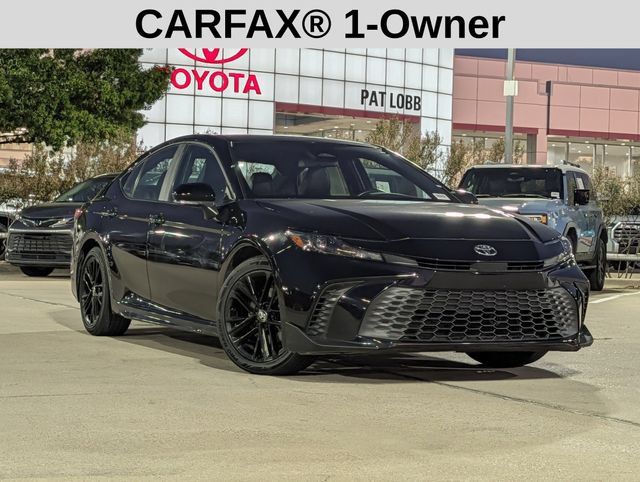 Used 2025 Toyota Camry SE FWD image 2