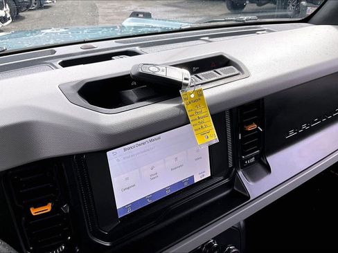 Used 2022 Ford Bronco Badlands AWD/4WD image 10