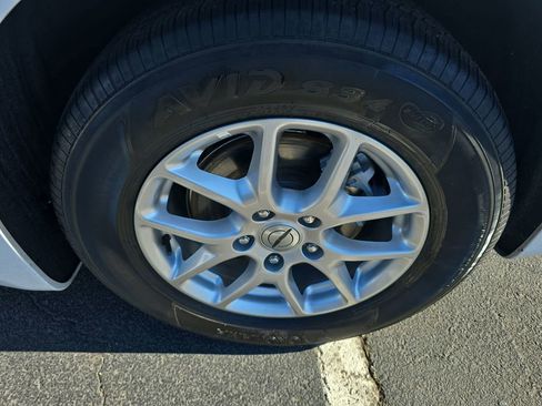 Used 2024 Chrysler Pacifica Touring-L FWD image 34