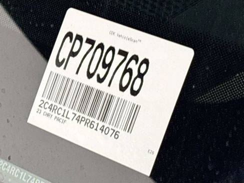 Used 2023 Chrysler Pacifica Touring-L FWD image 23