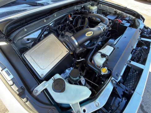 Used 2007 Toyota FJ Cruiser Sport Utility 2D image 4