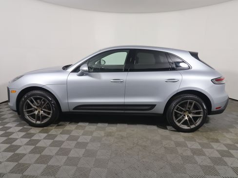 Certified 2023 Porsche Macan image 2