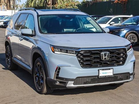 New 2025 Honda Pilot Touring image 3
