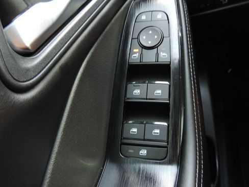 Used 2024 Nissan Rogue SV image 25