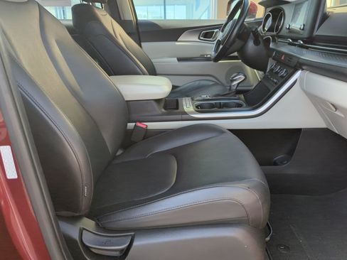 Used 2023 Kia Carnival LX FWD image 26