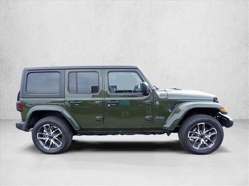 Used 2024 Jeep Wrangler Unlimited AWD/4WD image 4
