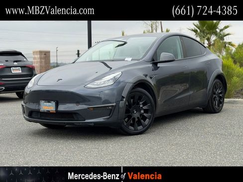 Used 2022 Tesla Model Y Long Range AWD/4WD image 1