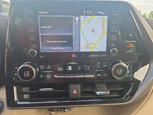 Used 2022 Toyota Highlander Limited AWD/4WD image 23