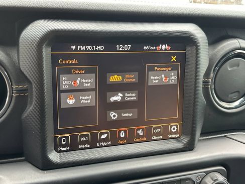 Used 2022 Jeep Wrangler Unlimited Sahara AWD/4WD image 30