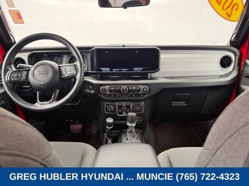 Used 2025 Jeep Gladiator Sport AWD/4WD image 7