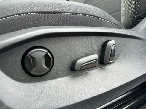 New 2026 Volkswagen Taos SE AWD/4WD image 4