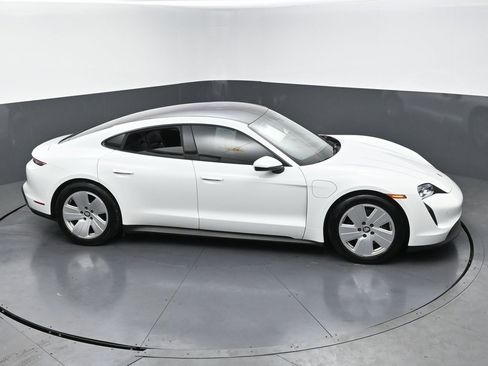 Used 2022 Porsche Taycan image 44