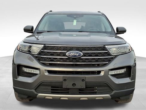 Used 2022 Ford Explorer XLT w/ Equipment Group 202A image 2