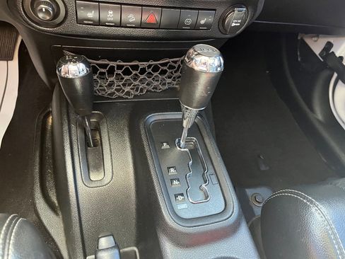 Used 2012 Jeep Wrangler Unlimited Sahara w/ Connectivity Group AWD/4WD image 16