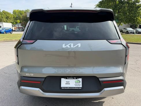 Used 2024 Kia EV9 Light Long Range RWD image 11