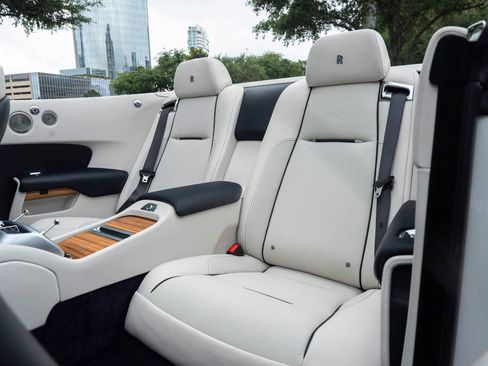 Certified 2017 Rolls-Royce Dawn RWD image 11