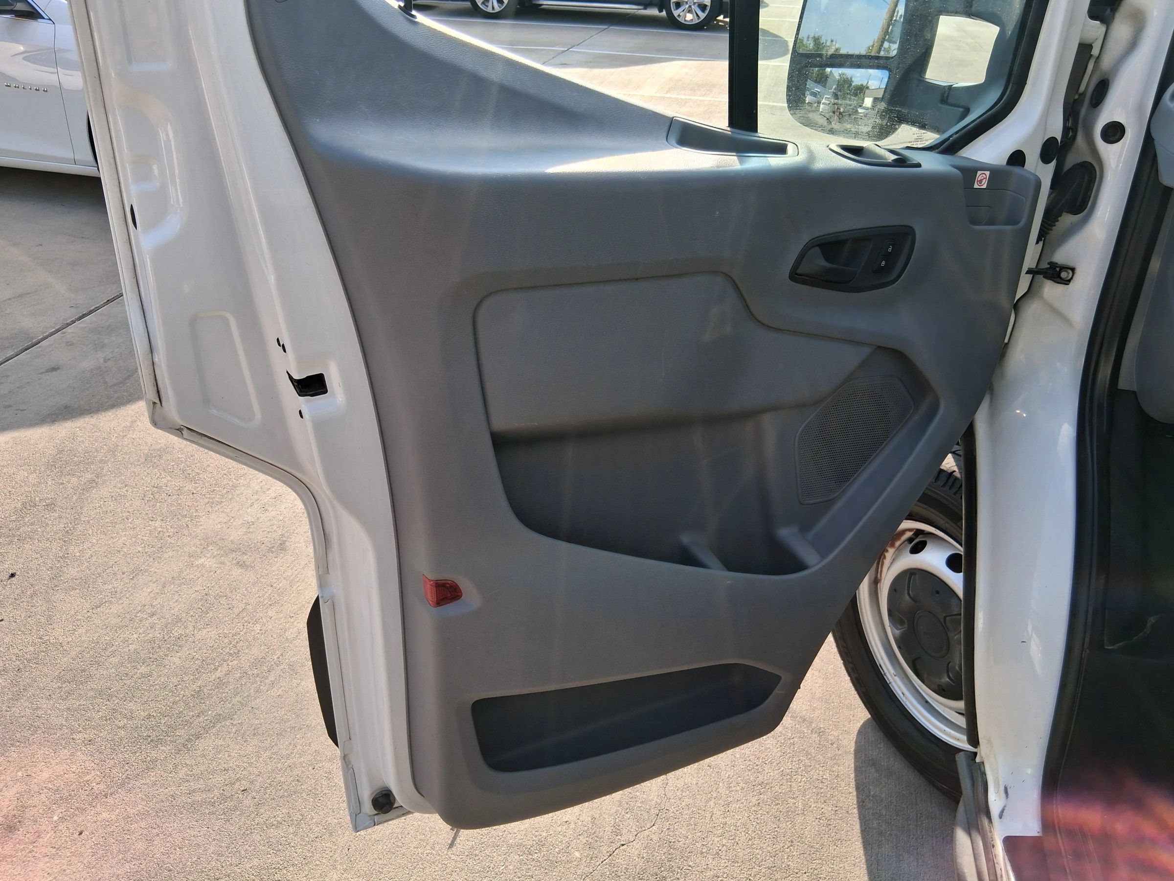 Used 2019 Ford Transit 250 130 Low Roof RWD image 22