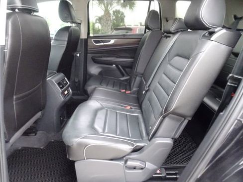 Used 2024 Volkswagen Atlas SEL AWD/4WD image 9