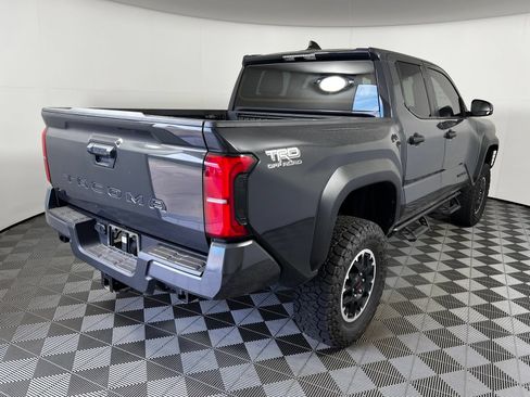 Used 2025 Toyota Tacoma TRD Off-Road AWD/4WD image 5