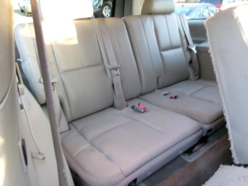 Used 2010 GMC Yukon XL SLT image 8