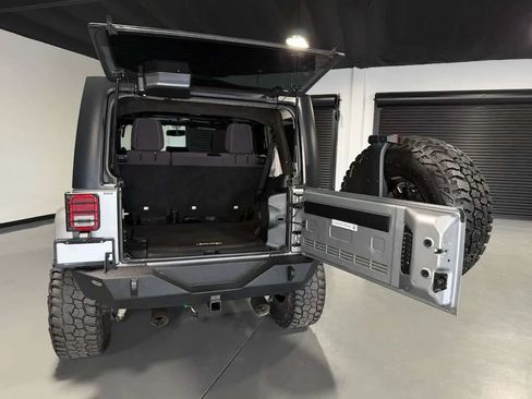 Used 2014 Jeep Wrangler Unlimited Sahara w/ Connectivity Group AWD/4WD image 13