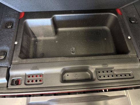 Used 2025 Jeep Wrangler Unlimited Rubicon w/ Convenience Group AWD/4WD image 19