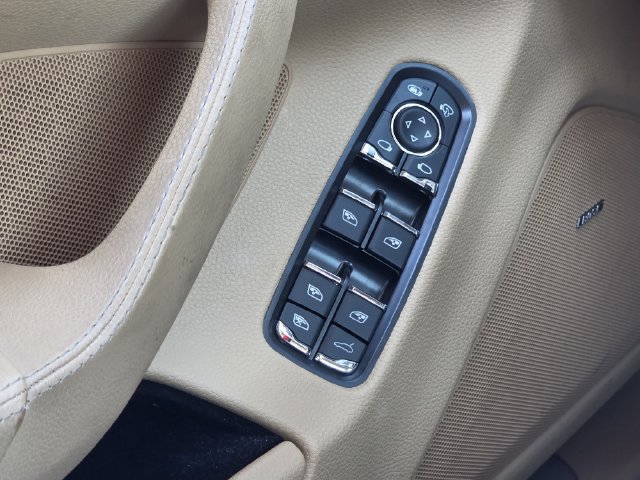 Used 2016 Porsche Panamera 4 AWD/4WD image 19