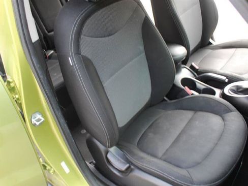 Used 2017 Kia Soul + FWD image 12