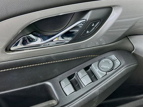 Used 2018 Chevrolet Traverse LT image 15