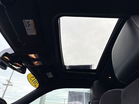 Used 2015 Dodge Challenger R/T Plus image 28