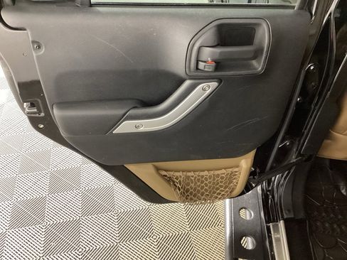 Used 2015 Jeep Wrangler Unlimited Rubicon w/ Dual Top Group image 13