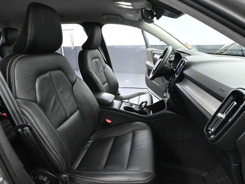 Used 2023 Volvo XC40 B5 Core AWD/4WD image 45