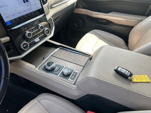 Used 2024 Ford Expedition Max Limited AWD/4WD image 18