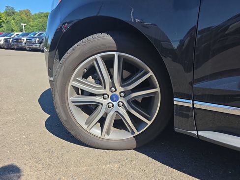 Used 2019 Ford Edge Titanium w/ Equipment Group 301A AWD/4WD image 13