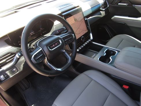Used 2024 GMC Acadia Elevation w/ Luxury Package FWD image 17