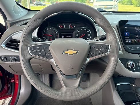 Used 2025 Chevrolet Malibu LT FWD image 16